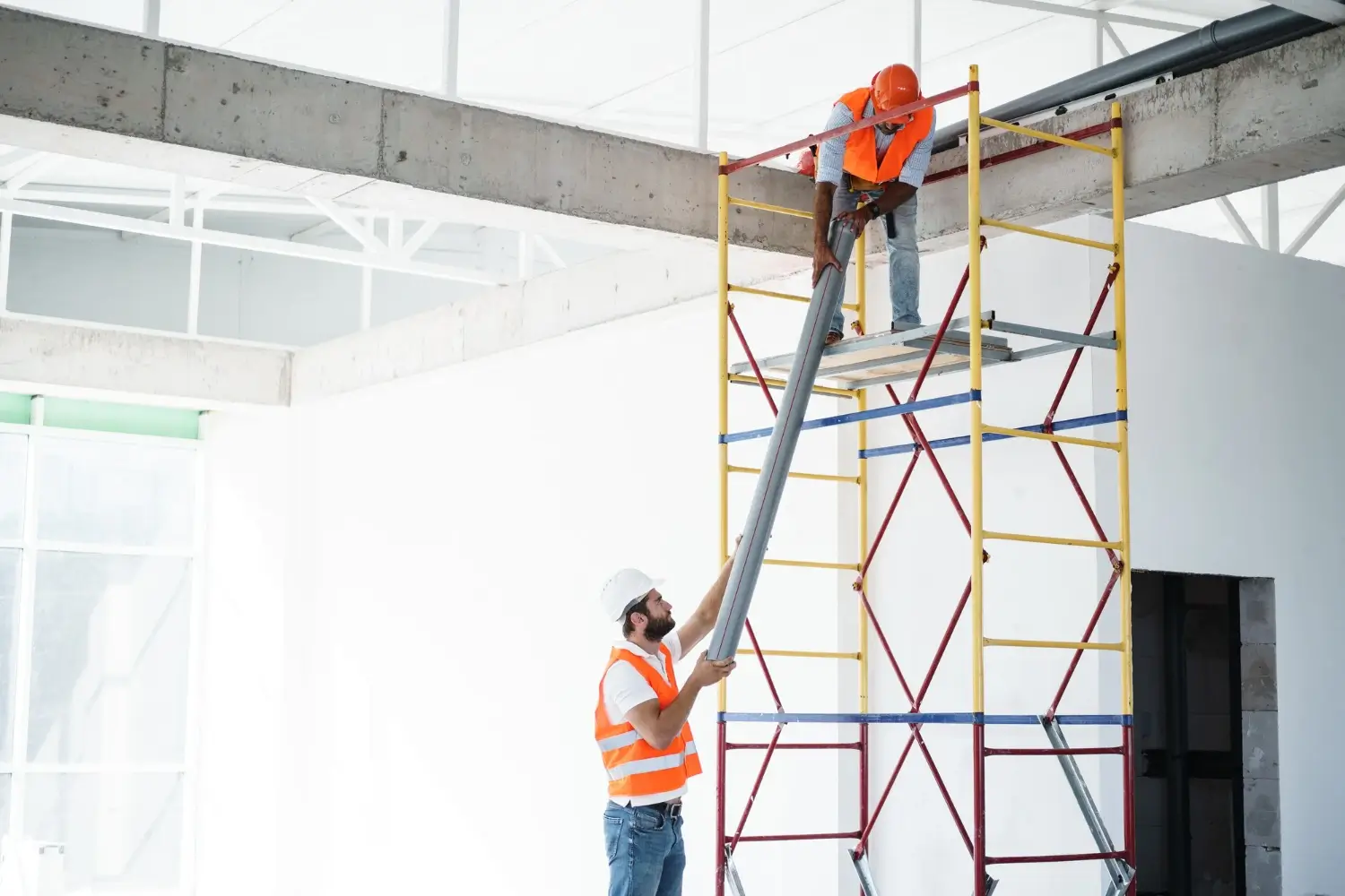 services-echafaudage-chantier Échafaudages sécurisés pour travaux de construction et de rénovation